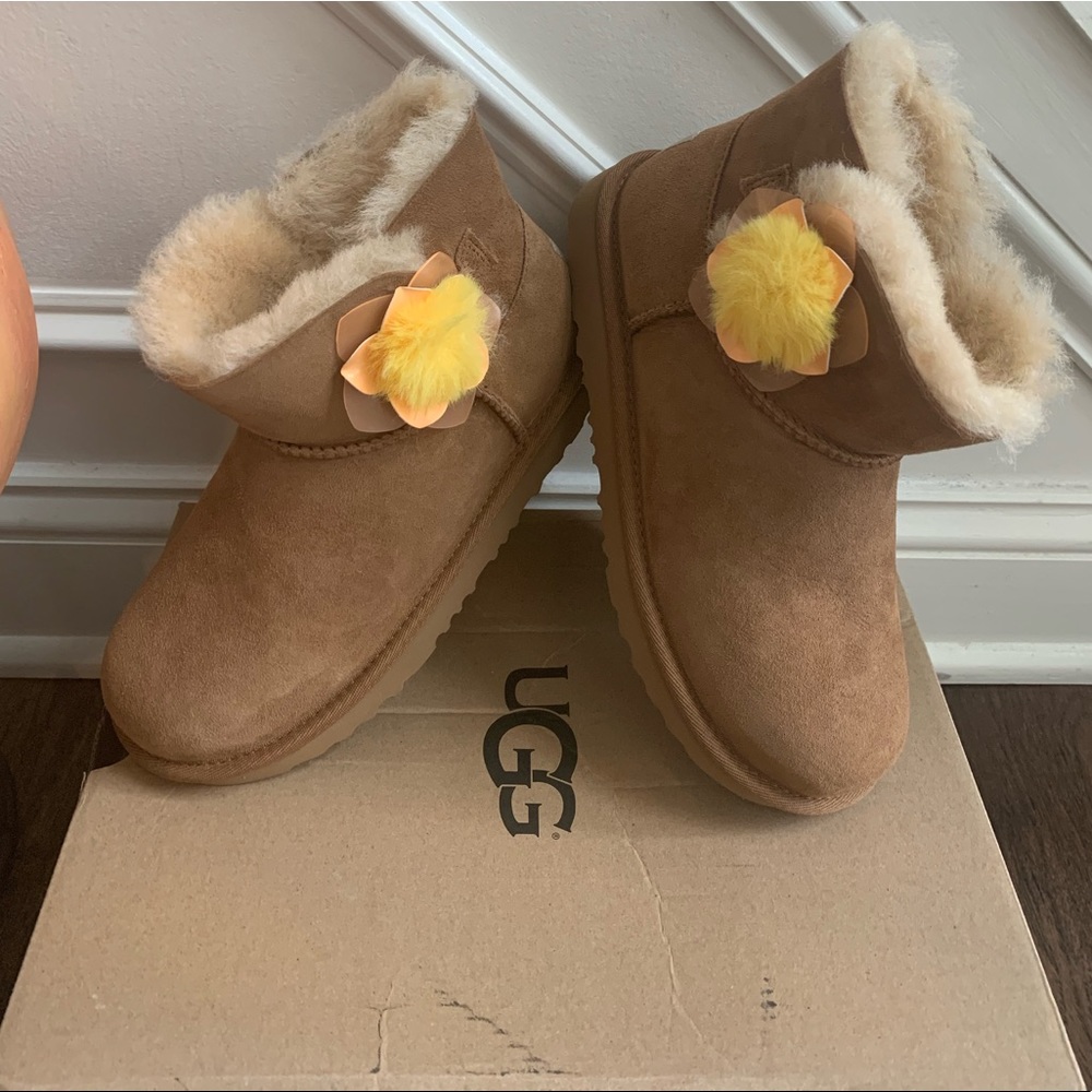 Brand New Girls UGG Mini Bailey II Cactus Flower 4
